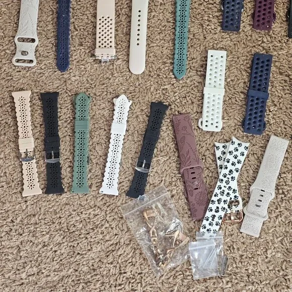 READ Lot of 5 Fitbit Watches & Samsung Watch + 29 Bands and Chargers Untested - Picture 8 of 12